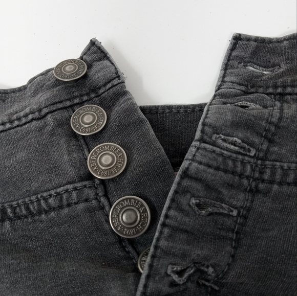 Abercrombie And Fitch Womens Size 4 Black Perfect Stretch Shorts - Picture 3 of 7